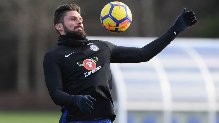 Penyerang Chelsea Olivier Giroud saat berlatih. Copyright: © INDOSPORT