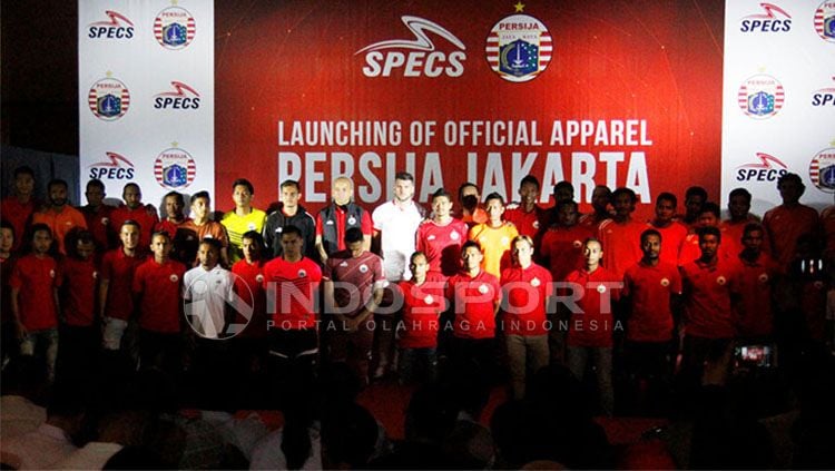 Persija Jakarta meluncurkan jersey anyar untuk Liga 1 2018. Copyright: © INDOSPORT/Zainal Hasan