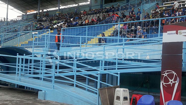 jalur khusus difabel di Stadion Kanjuruhan Copyright: © Ian Setiawan/INDOSPORT