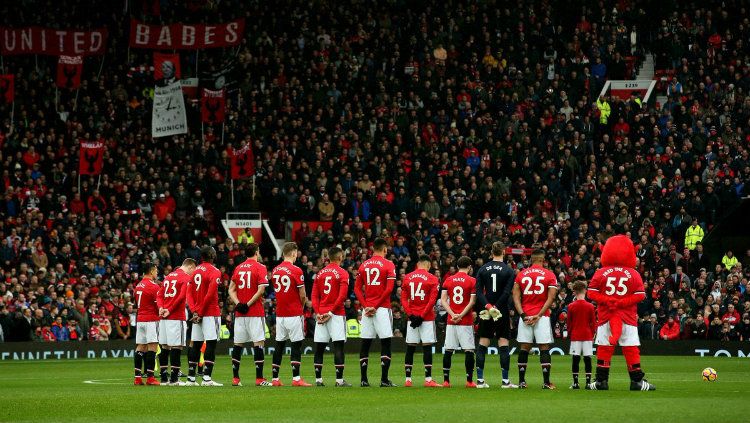 Skuat Manchester United di Stadion Olf Trafford. Copyright: © Getty Images