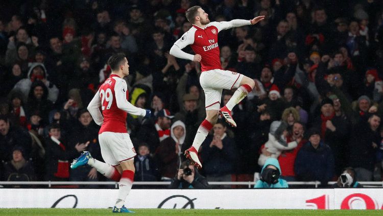 Gelandang Arsenal Aaron Ramsey saat merayakan gol ke gawang Everton. Copyright: © Getty Images