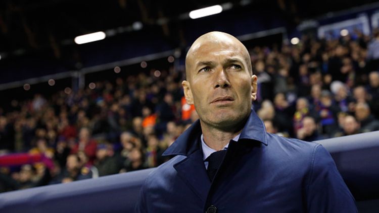 Pelatih Real Madrid, Zinedine Zidane, mengatakan apa pun bisa terjadi selama bursa transfer belum benar-benar resmi ditutup. Copyright: © Getty Images