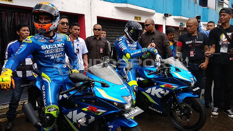 Andrea Iannone dan Alex Rins saat berkunjung ke Sirkuit Sentul. Copyright: © Juni/INDOSPORT