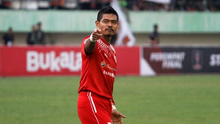 Bambang Pamungkas selebrasi usai cetak gol ke gawang Mitra Kukar. Copyright: © Media Persija