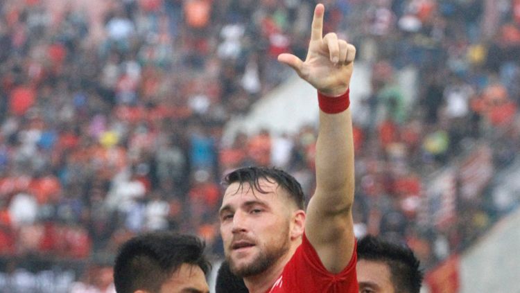 Marko Simic mencetak dua gol di babak pertama laga Persija Jakarta vs Bali United. Copyright: © Media Persija