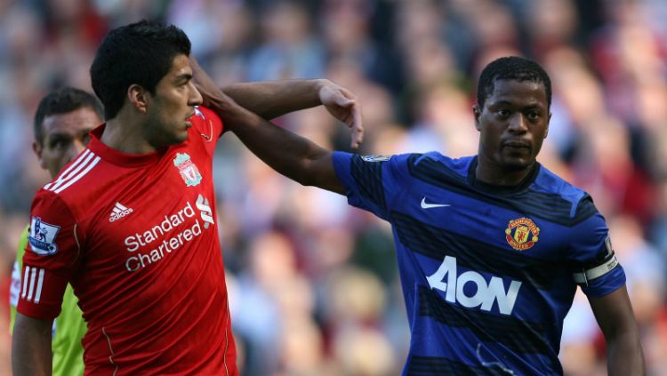 Luis Suarez dan Patrice Evra. Copyright: © talkingbaws.com