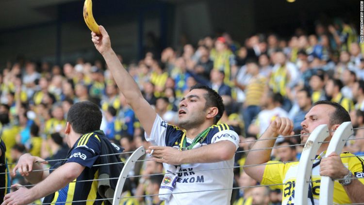Rasisme dalam sepakbola. Copyright: © Getty Images