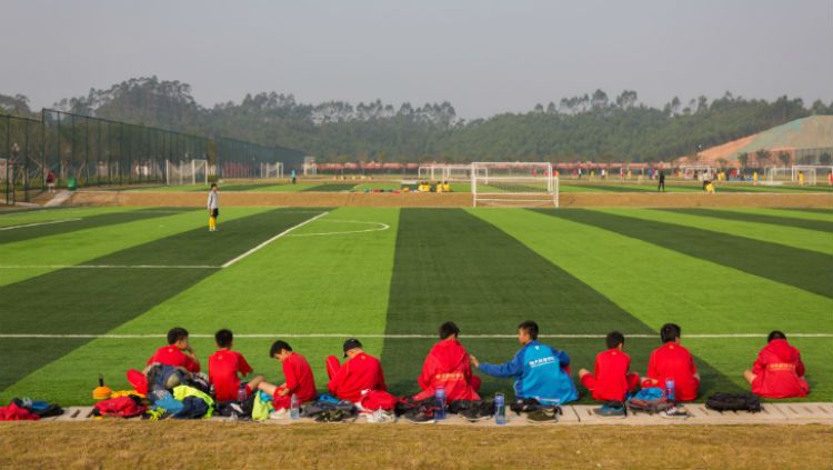 Ilustrasi muri-murid Sekolah Sepakbola. Copyright: © asianews.com