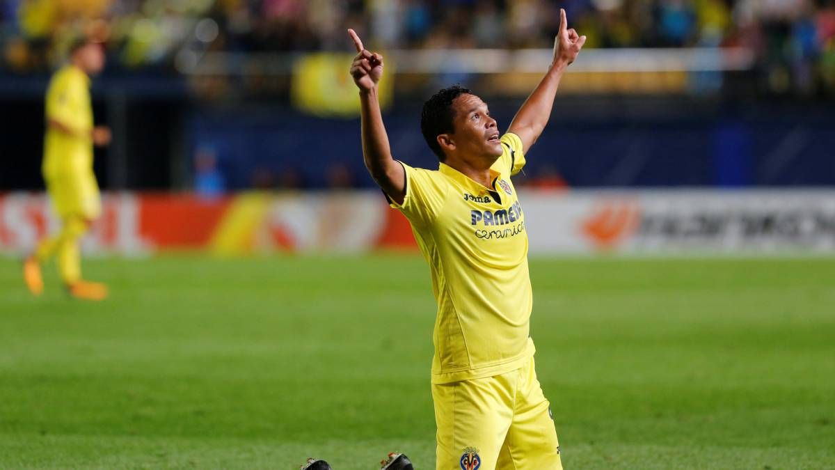 Selebrasi Bacca usai cetak gol untuk Villareal. Copyright: © AS Colombia