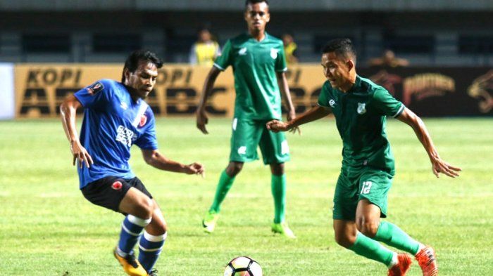 Antoni Putro Nugroho (kanan). Copyright: © Tribun Medan