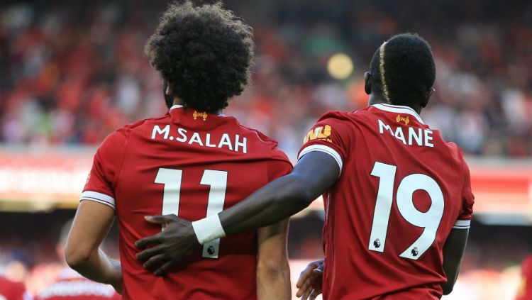 Dua penggawa Liverpool, Mohamed Salah dan Sadio Mane selebrasi. Copyright: © footballparadise.com