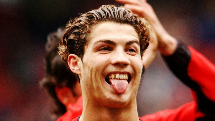 Pemain Juventus, Cristiano Ronaldo memamerkan gaya rambut baru di media sosial. Tampilannya kini menjadi mirip ketika ia masih berseragam Manchester United. Copyright: &copy; Getty Images
