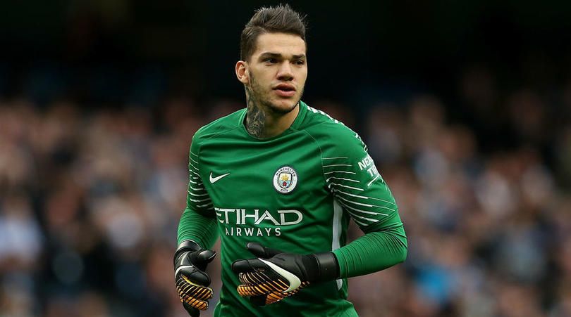 Ederson menganggur dan gabut di pertandingan Derby Manchester  Copyright: © FourFourTwo