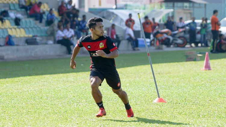 Andik Vermansah saat akan mengambil bola umpan dari rekan di Kedah FA. Copyright: © Kedah FA