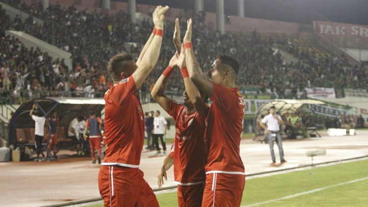 Pemain Persija Jakarta merayakan gol. Copyright: © Media Persija