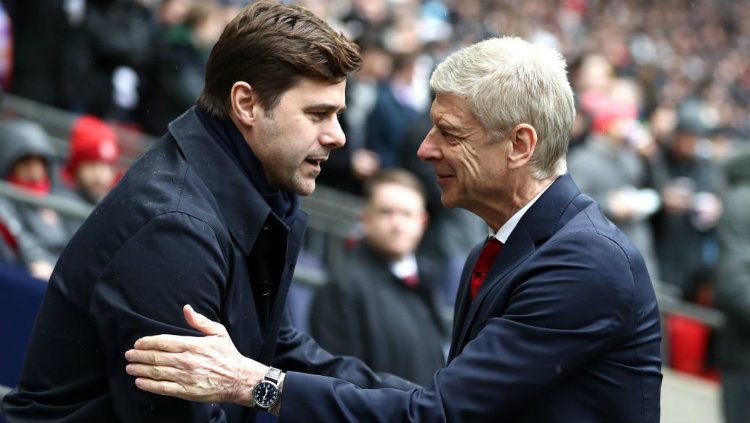 Pelatih Tottenham, Mauricio Pochettino dan mantan pelatih Arsenal, Arsene Wenger. Copyright: © INDOSPORT