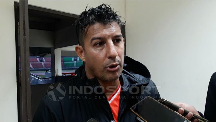 Pelatih Persebaya Surabaya, Alfredo Vera. Copyright: © Fitra Herdian/INDOSPORT