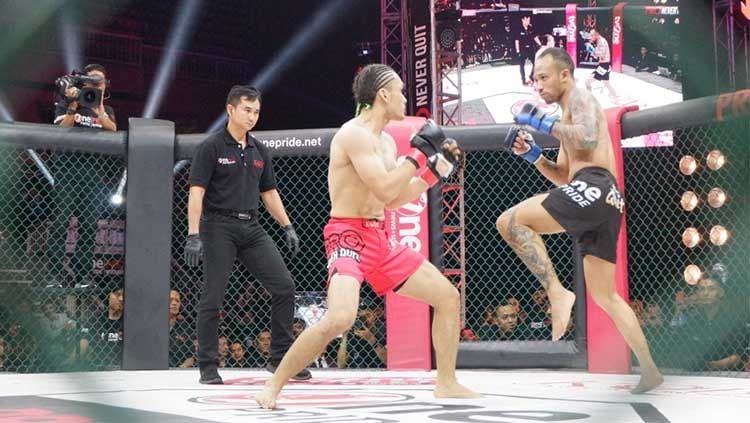 Randy Pangalila sukses melakoni debut di ajang MMA dengan catatan apik. Copyright: © TVONE
