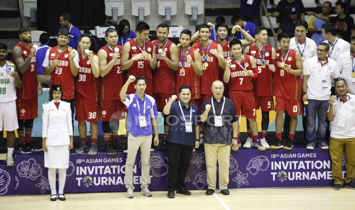 Timnas Basket Indonesia meraih medali emas Test Event Asian Games 2018. Copyright: © Herry Ibrahim/INDOSPORT