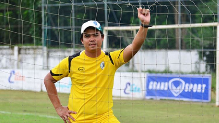 Myo Min Tu pelatih Yangon United. Copyright: © Myo Min Tu