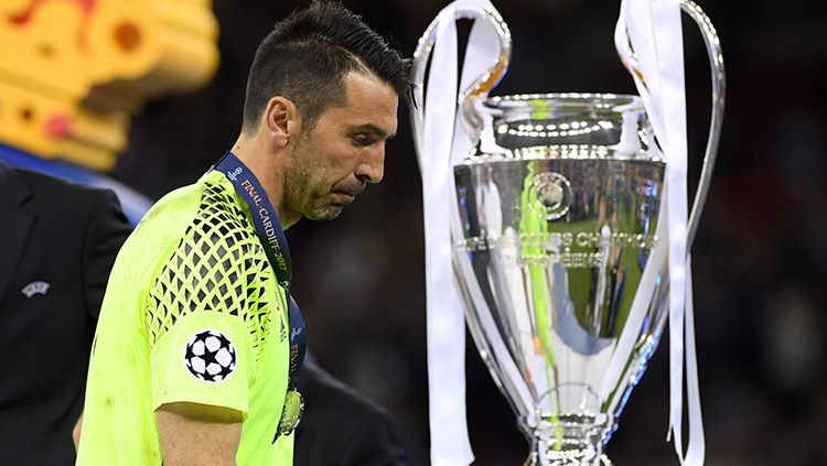 Gianluigi Buffon secara resmi mengumumkan keputusan pensiunnya pada Rabu (02/08/23) di usia 45 tahun usai berkarier profesional sejak 1995. Copyright: © INDOSPORT