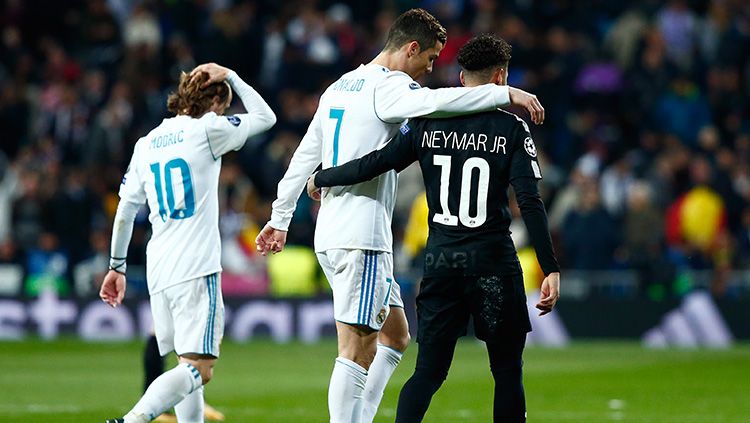 Neymar dan Cristiano Ronaldo pasca laga Liga Champions 2017/18. Copyright: © Getty Images