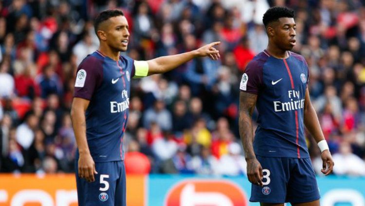 Marquinhos (kanan) dan Kimpembe di Paris Saint-Germain. Copyright: © Daily Mail
