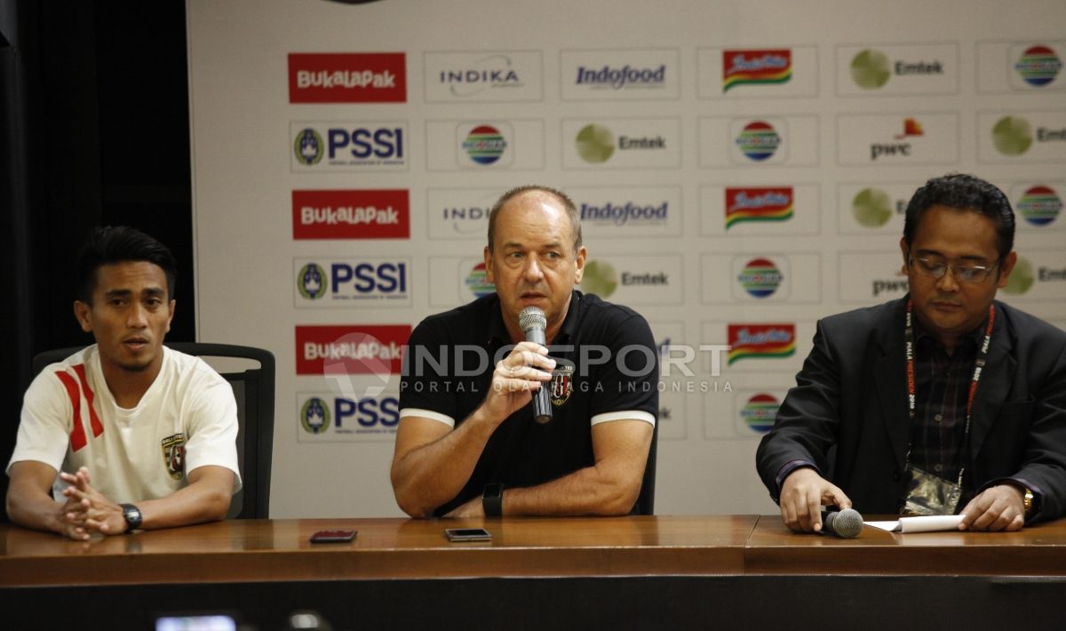 Preskon Final Piala Presiden Copyright: © Herry Ibrahim/Indosport.com
