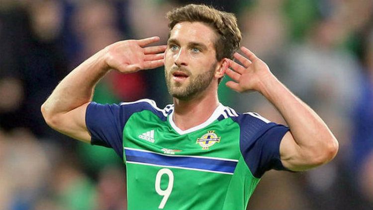 Will Grigg saat masih berseragam Tim Nasional Irlandia Utara. Copyright: © Daily Mail