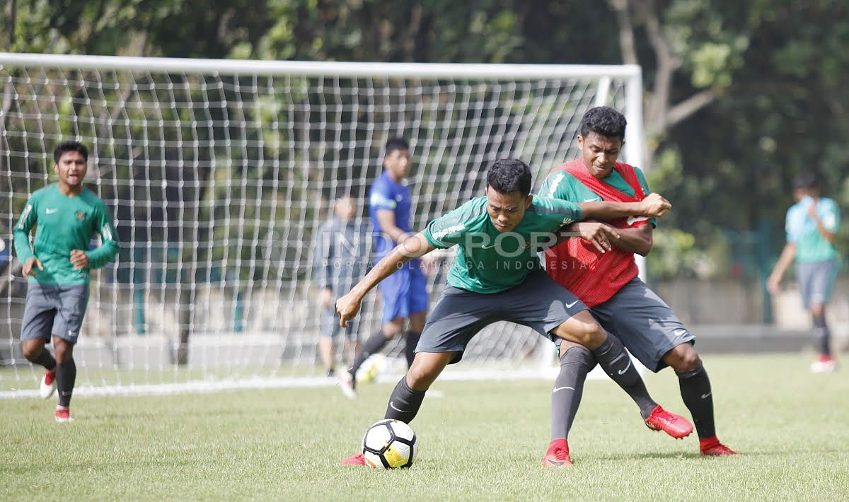 Latihan Timnas U-19. Copyright: © Herry Ibrahim/Soicaumienbac.cc