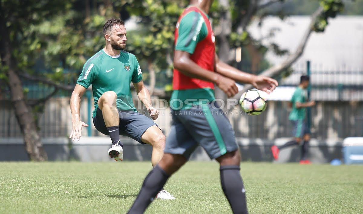 Spasojevic saat latihan bersama Timnas U-23 Copyright: © Herry Ibrahim/Indosport.com