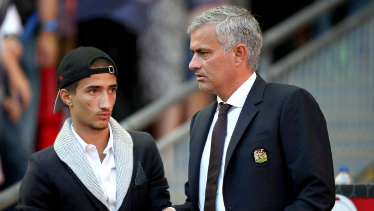 Jose Mourinho and Mourinho Jr. Copyright: © AP