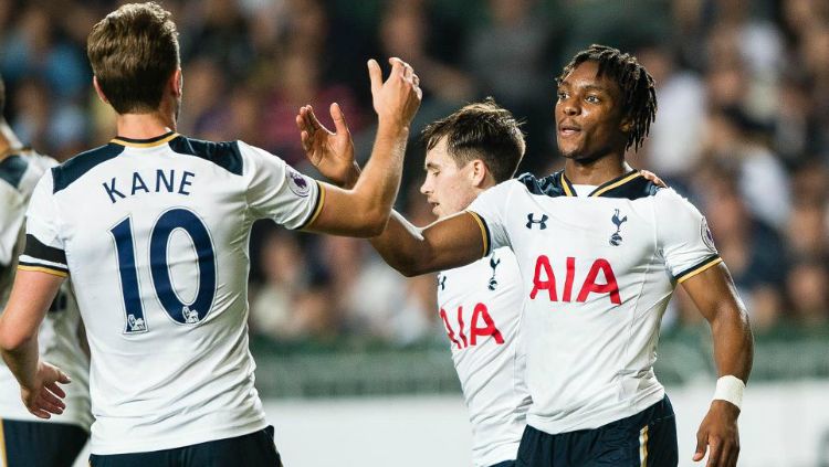 Sterling dengan Harry Kane Copyright: © premierleague.com