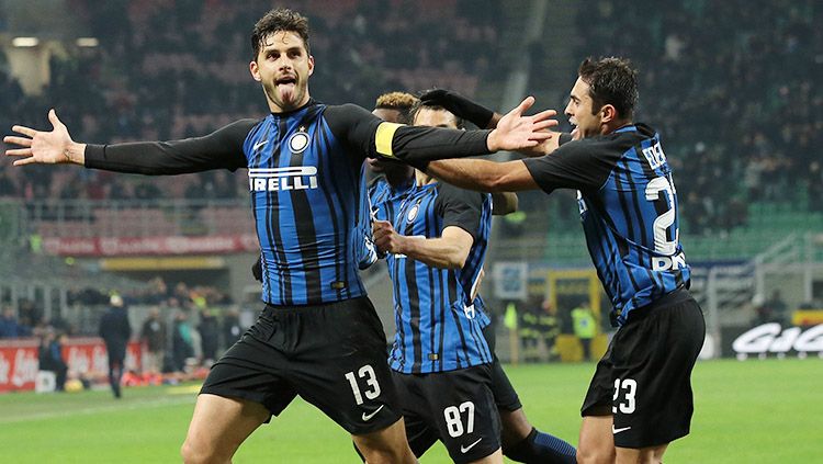 Andrea Ranocchia kapten Inter Milan mencetak gol pada menit ke-69'. Copyright: © Getty Images