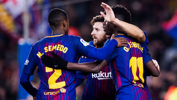 Pemain Barcelona merayakan gol Lionel Messi. Copyright: © Getty Images