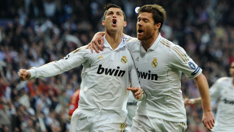Kebersamaan Ronaldo dan Alonso di Real Madrid Copyright: © metro.co.uk
