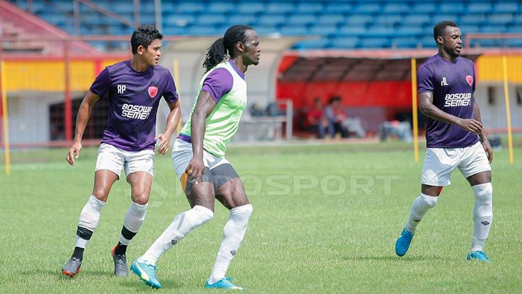 PSM Makassar saat jalani latihan. Copyright: © Reno Firhad Rinaldi/INDOSPORT