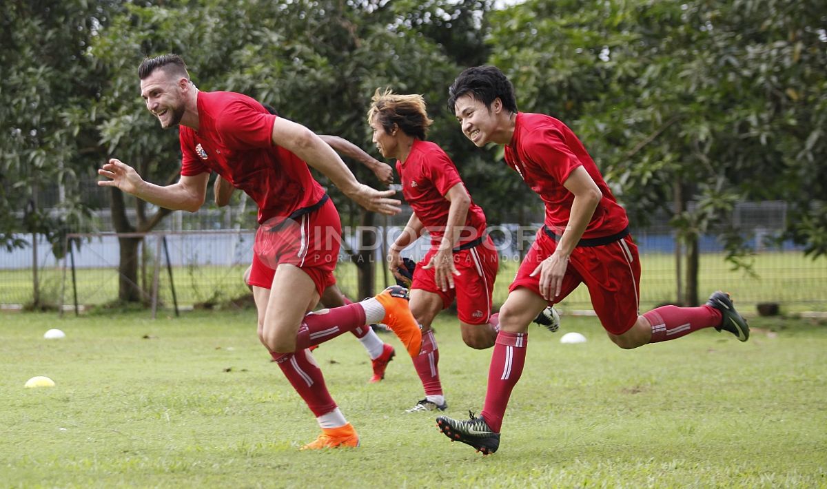 Beberapa pemain Persija Jakarta melakukan sprint. Herry Ibrahim Copyright: © Herry Ibrahim/INDOSPORT