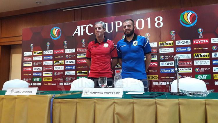 Tampines Rovers dalam jumpa pers melawan Persija Jakarta. Copyright: © Zainal Hasan/INDOSPORT