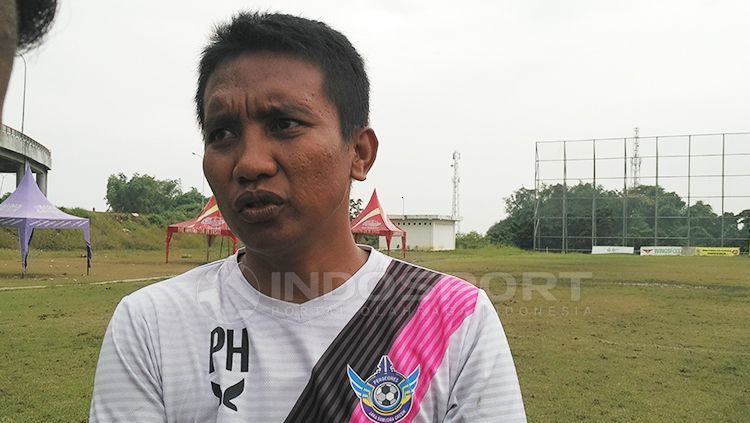 Pelatih Persegres Gresik United, Puji Handoko. Copyright: © Fitra Herdian/INDOSPORT