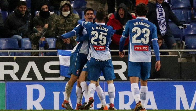 Pelatih Espanyol Quique Sanchez Flores (kanan), dan pemain Espanyol Esteban Granero. Copyright: Â© Herry Ibrahim/INDOSPORT