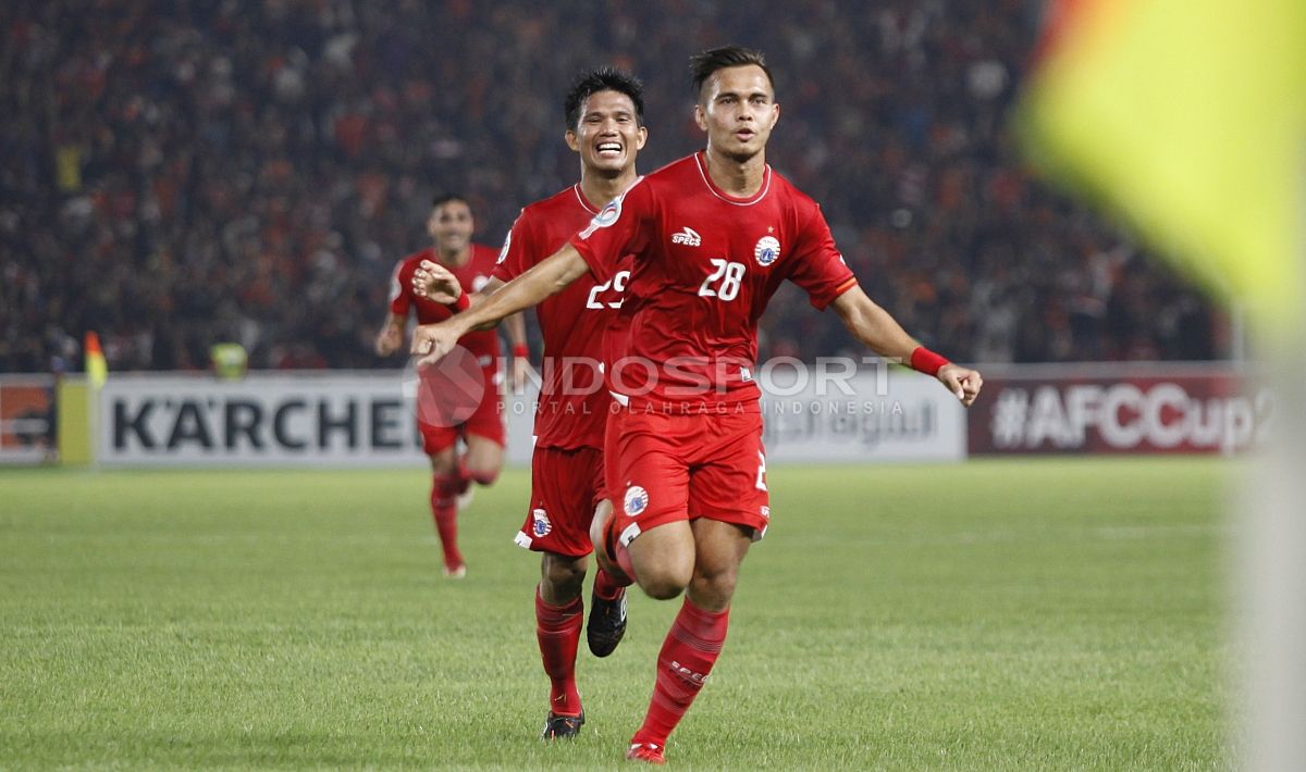 Rezaldi Hehanusa berlari untuk merayakan golnya pada menit ke-41. Copyright: © Herry Ibrahim/INDOSPORT