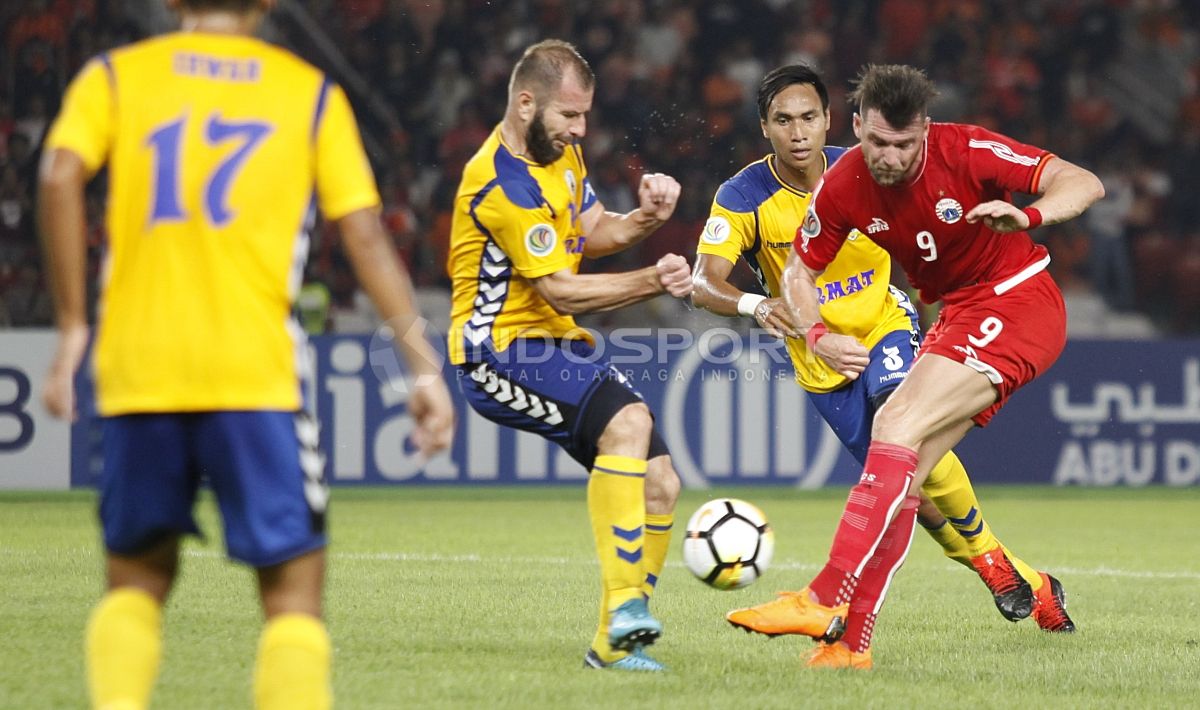 Aksi selebrasi Marko Simic usai cetak gol ke gawang Tampines Rovers di pertemuan pertama. Copyright: Â© Herry Ibrahim/INDOSPORT