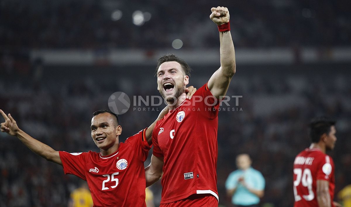Marko Simic merayakan gol bersama Riko Simanjuntak. Copyright: © Herry Ibrahim/INDOSPORT
