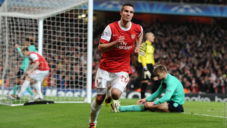 Robin van Persie merayakan golnya untuk Arsenal. Copyright: © ArsenalPics.com