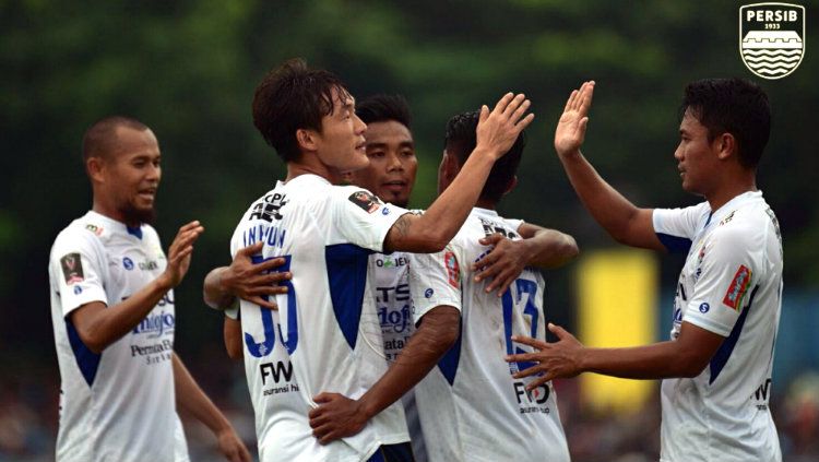 Selebrasi Para pemain Persib Bandung. Copyright: © Twitter/@persib