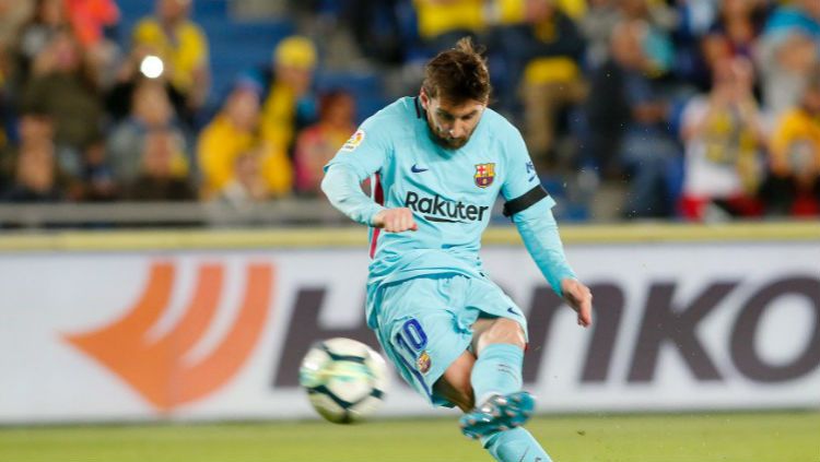 Lionel Messi melakukan tendangan bebas Copyright: © laliga.es