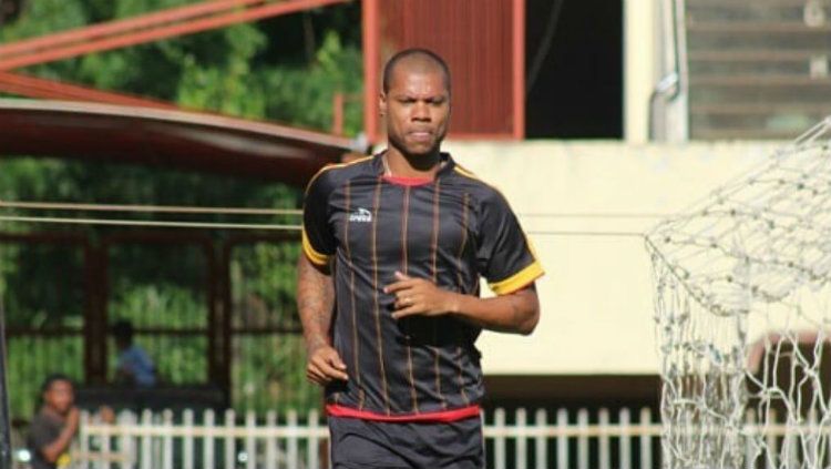 Hilton Moreira dinilai pendukung Persipura Jayapura lebih layak didepak ketimbang Marcel Sacramento. Copyright: © infopersipura.com