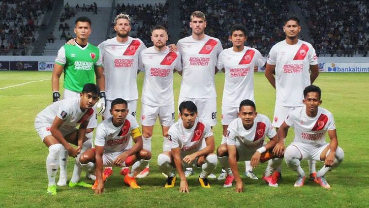 Rasyid Bakri (tengah bawah) bersama skuat PSM Makassar di tahun 2017 Copyright: © Reno Firhad Rinaldi/INDOSPORT
