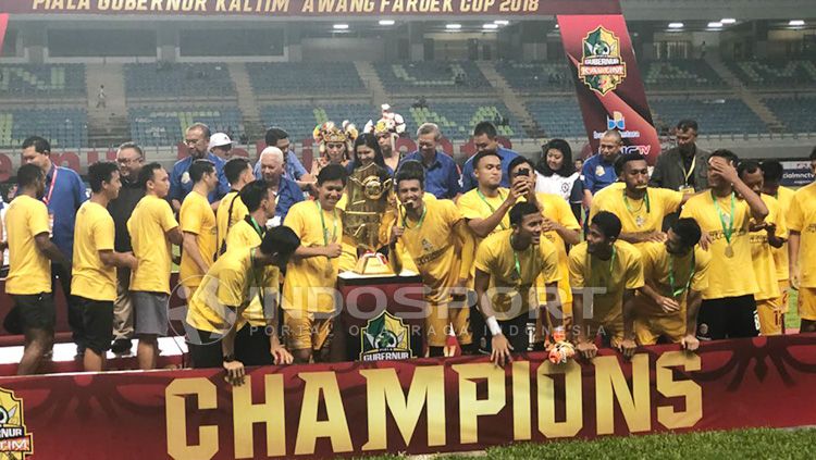 Selebrasi Sriwjaya FC usai berhasil menjuarain Piala Gubernur KAltim 2018. Copyright: © Muhammad Effendi./INDOSPORT